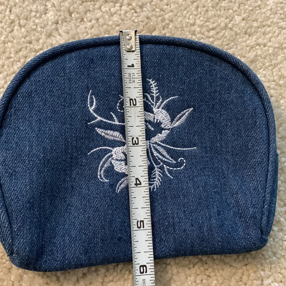 Denim & White Embroidered Floral Pouch – NWOT – Makeup/Travel Bag – Cute & Clean